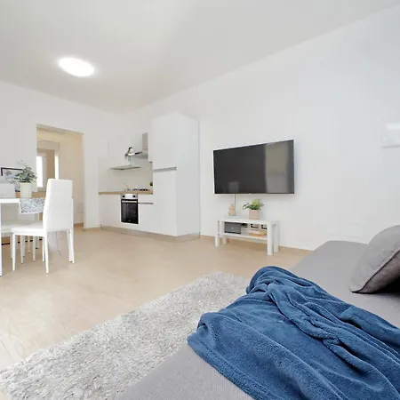 Andrea Home- Collegato A Roma E Aeroporto Фьюмичино