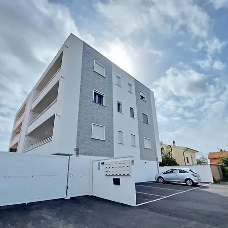 Andrea Home- Collegato A Roma E Aeroporto Apartment *