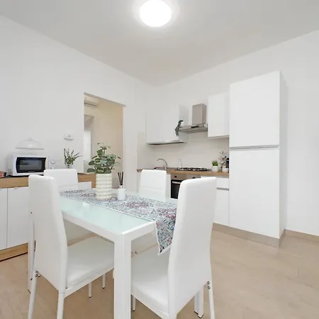 Andrea Home- Collegato A Roma E Aeroporto Apartment Fiumicino